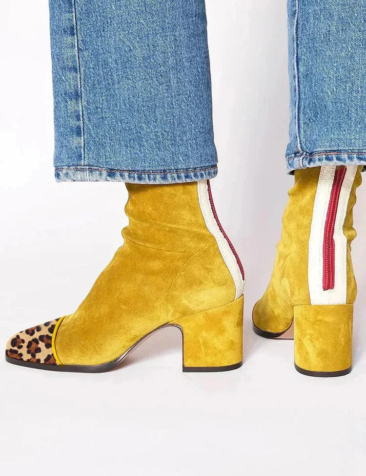 Botas em Camurça com Salto - Aurora