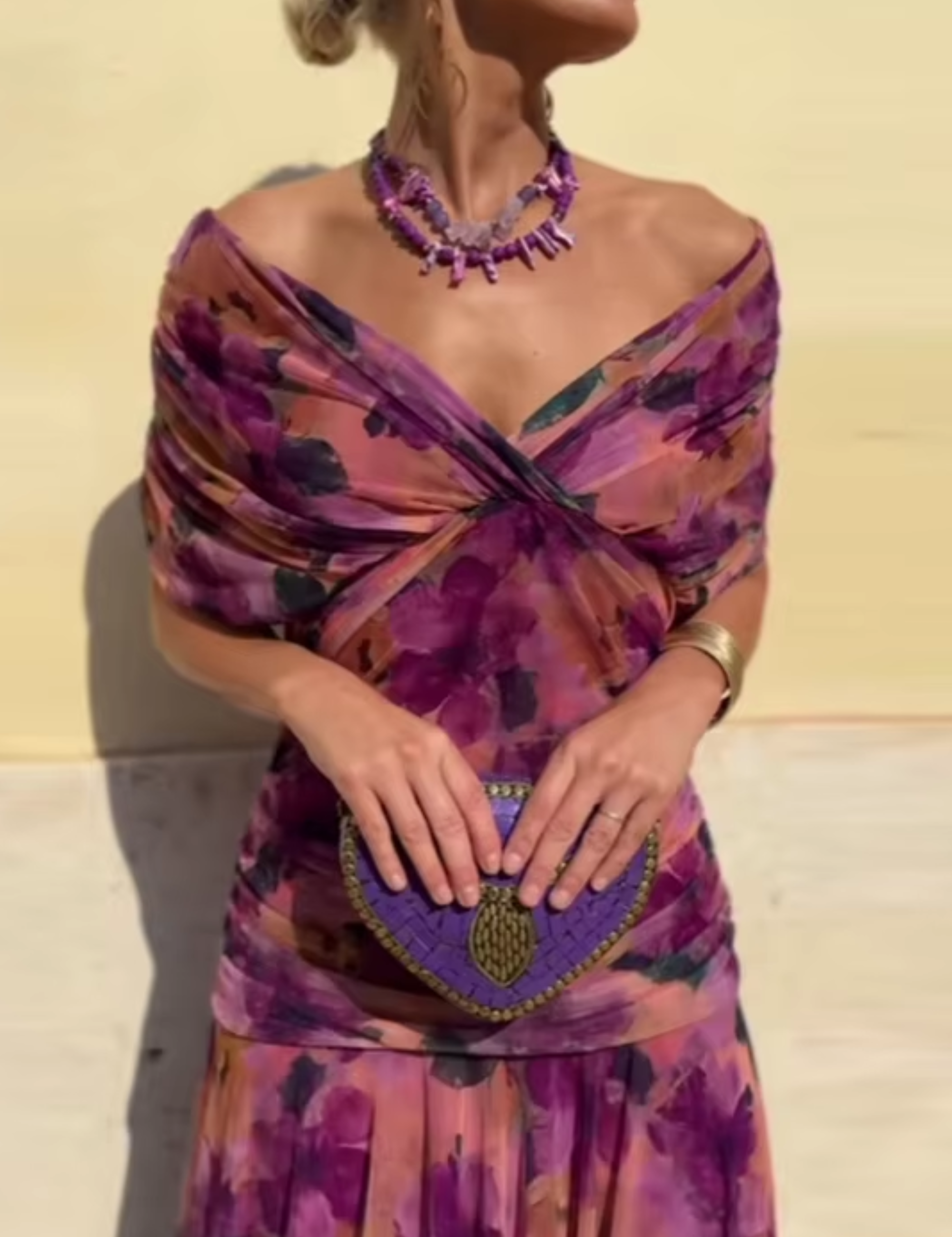 Vestido Elegante com Decote em V