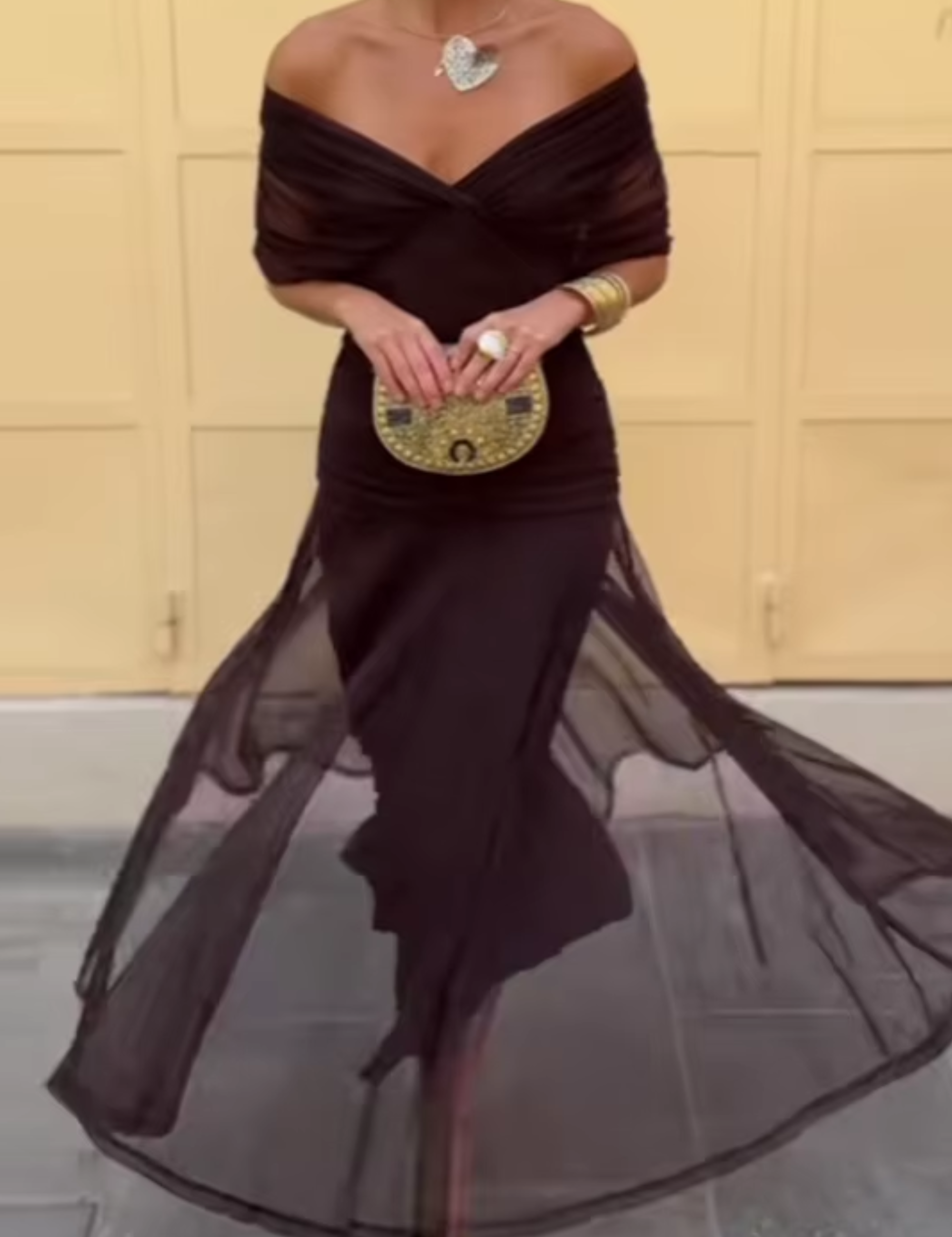 Vestido Elegante com Decote em V